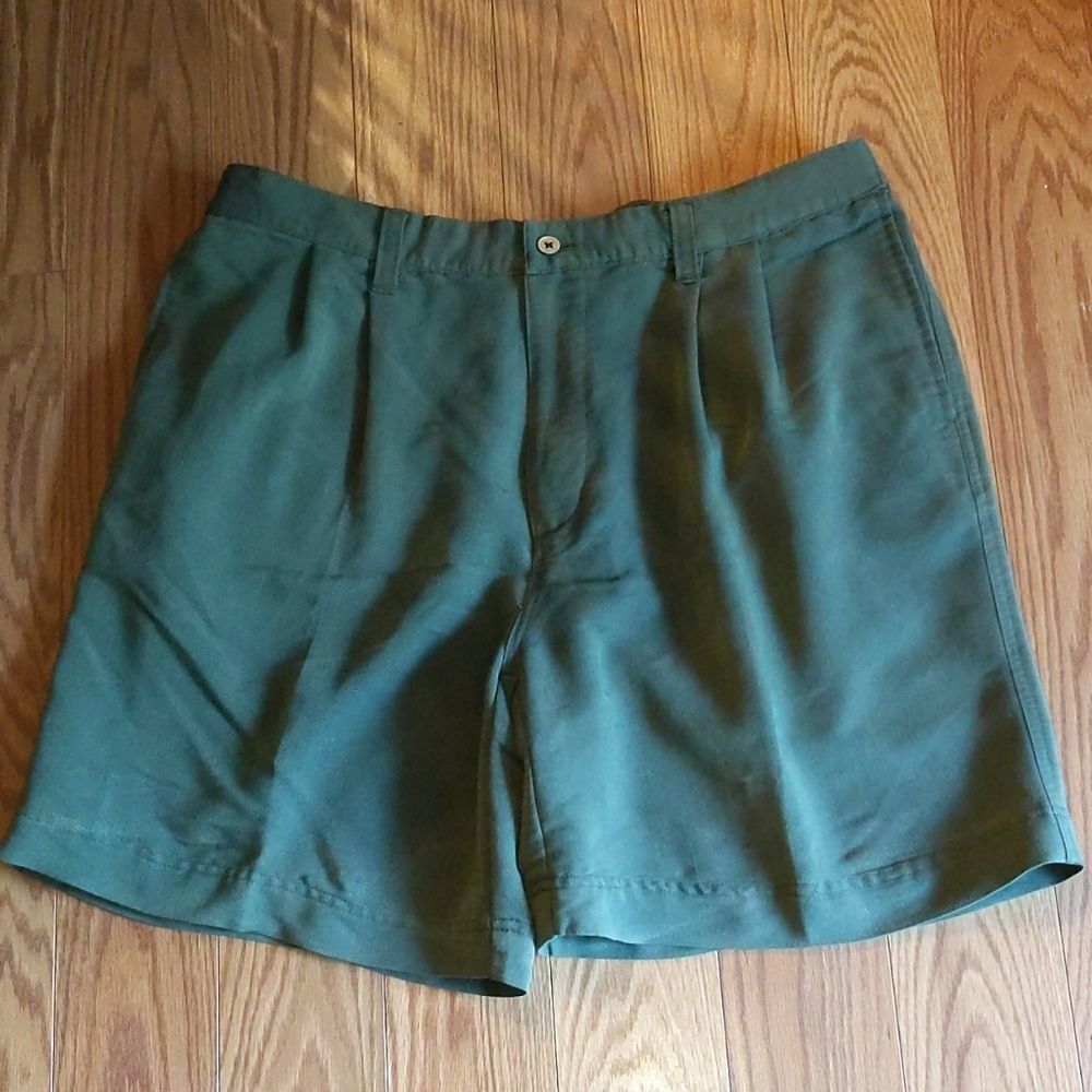 Big Dogs olive green shorts Sz 38